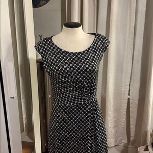 Gilli USA Black and White Diamond Pattern Midi Dress